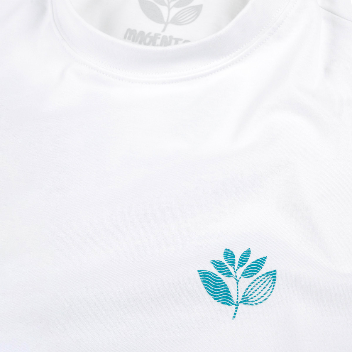 Magenta T-Shirt Deep Plant (white)